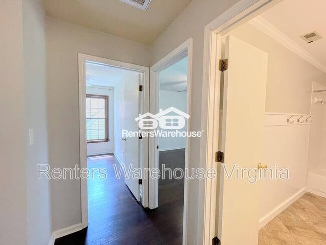 Building Photo - 2045 Cheshire Forest Ct