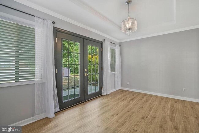 Building Photo - 5758 Biscayne Dr