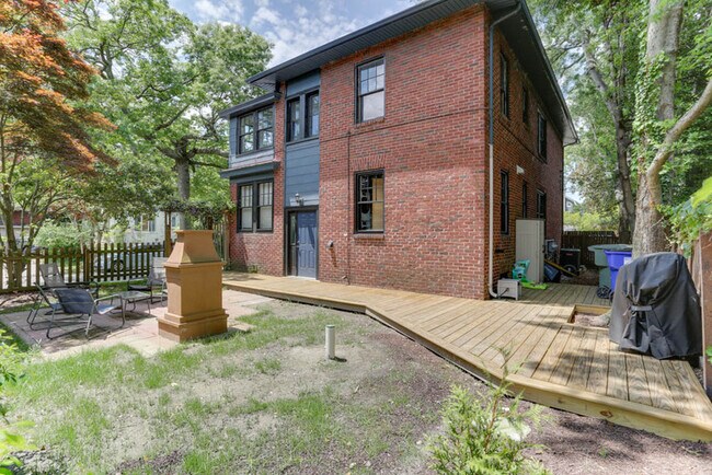 Building Photo - 1700 Claremont Ave