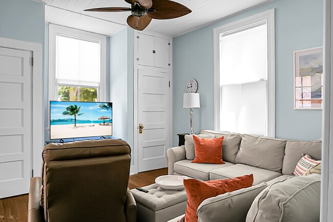 Building Photo - 6 Wentworth St