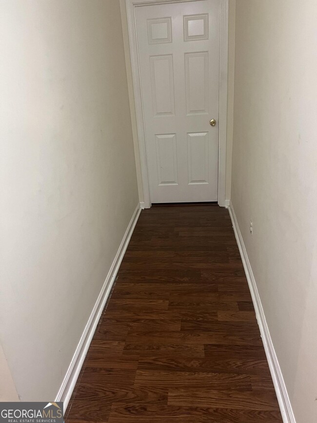 Building Photo - 8606 Foxridge Dr