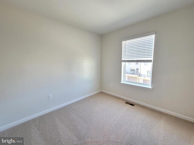 Building Photo - 762 Union St