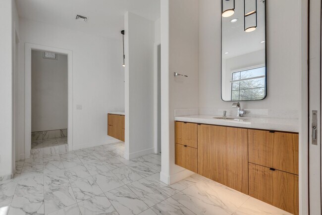 Building Photo - Luxury Summerlin Living in Gated Canyon Cr...