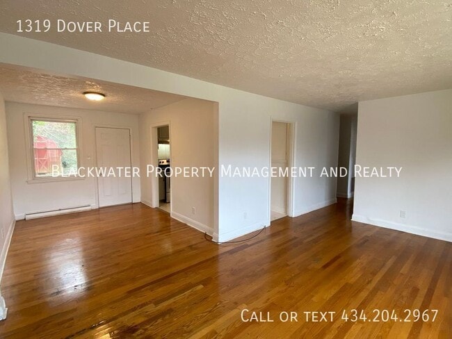 Building Photo - 1319 Dover Pl