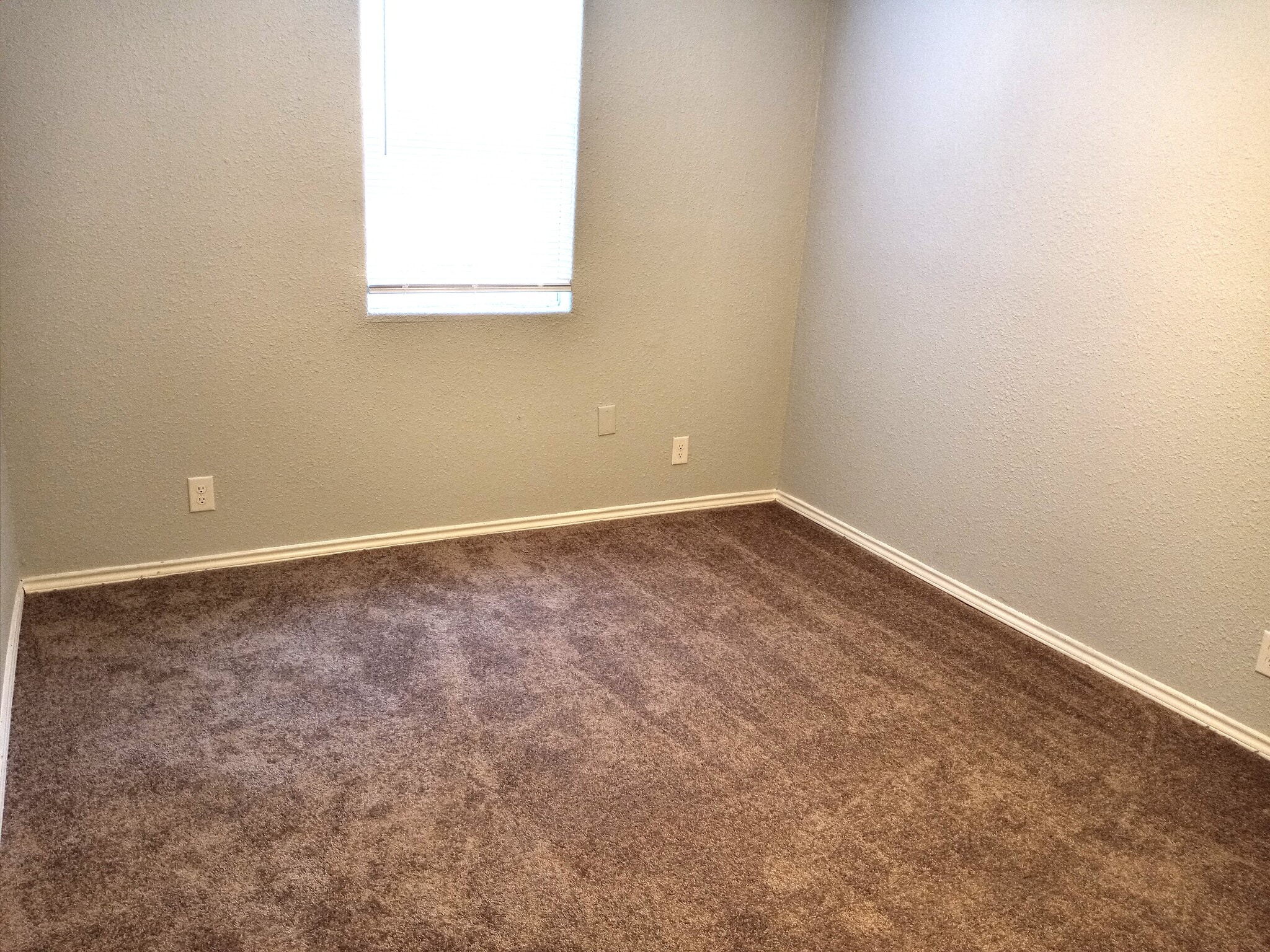 bedroom - 513 Wolf St