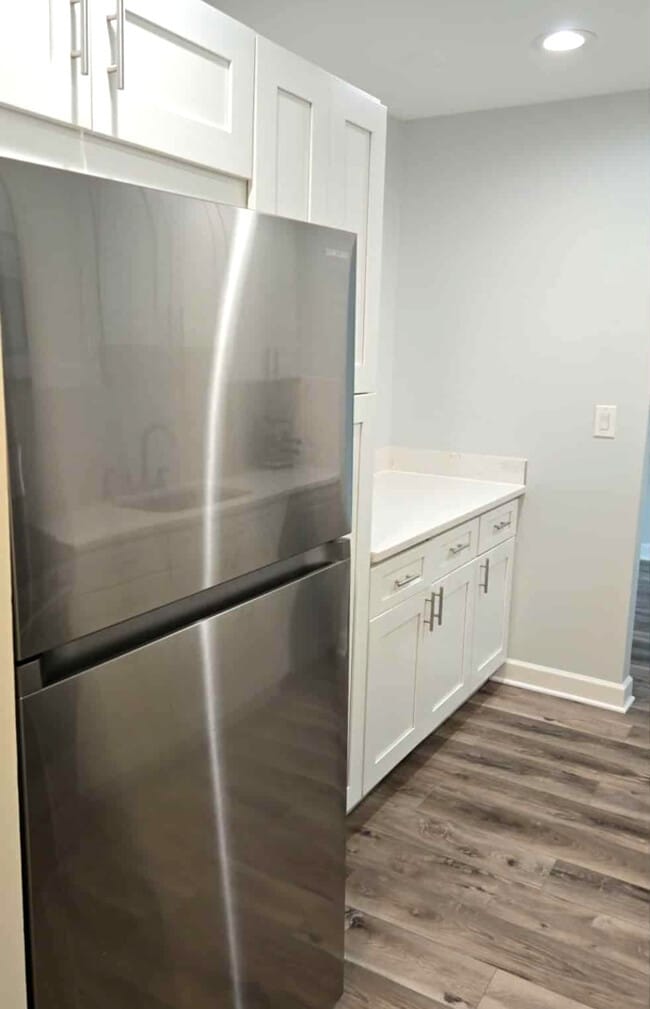 Building Photo - 5001 Carriage Way Dr