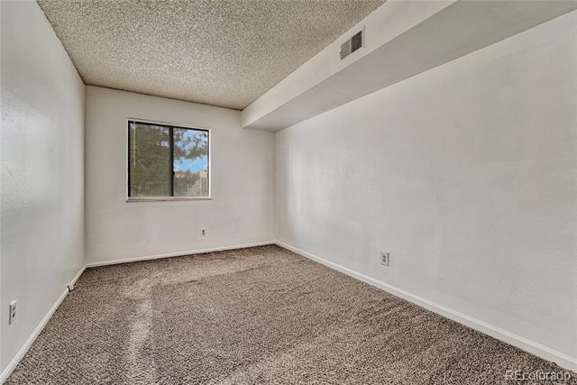 Building Photo - 491 S Kalispell Way
