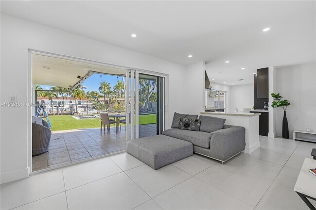 Building Photo - 1709 SW 5th Pl