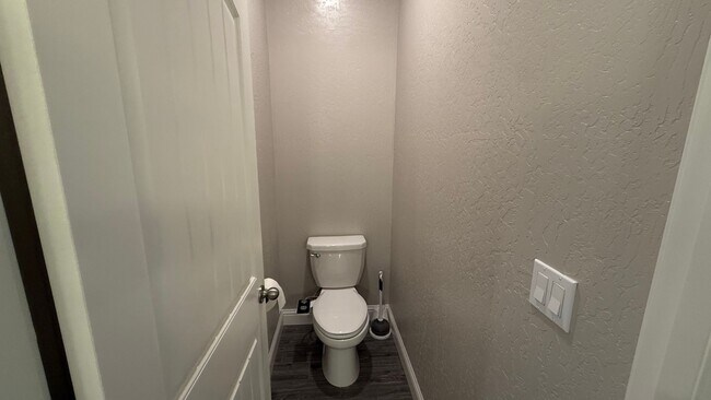 Building Photo - Just Reduced!! 3 Bedroom, 2 Bath located in of Fresno, CA