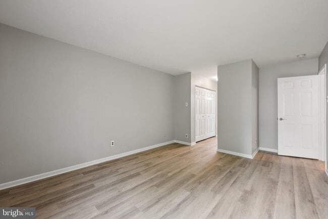 Building Photo - 10106 Campus Way S