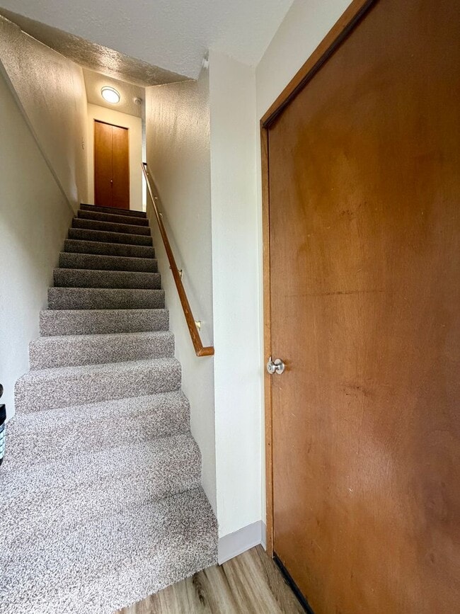 Building Photo - 0152-01D - Elm Tree Garden Apartments D