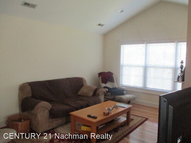 Building Photo - 3 br, 2 bath House - 3812 War Hill Green