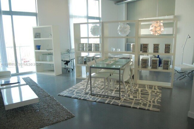 Building Photo - 2100 Van Buren St