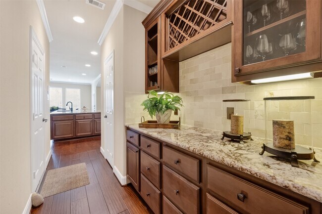 Building Photo - 10 Cayuga Pond Ct