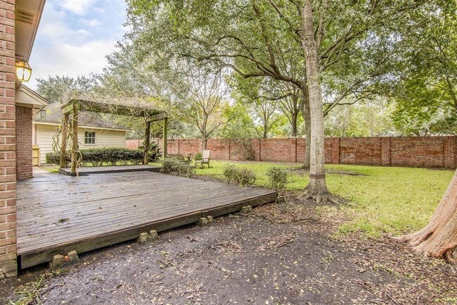 Building Photo - 2117 Enchanted Lake Dr