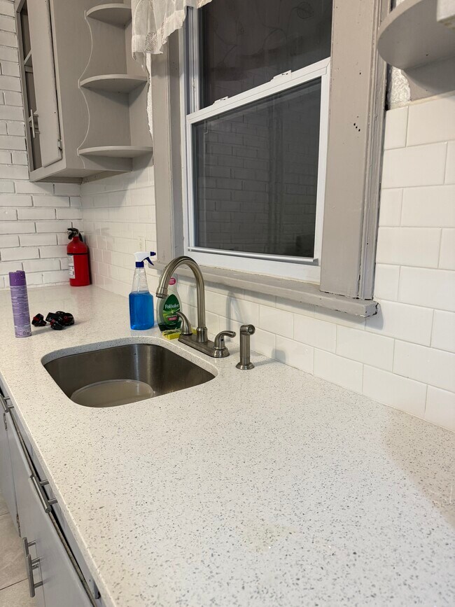 Building Photo - 16 N 7th St