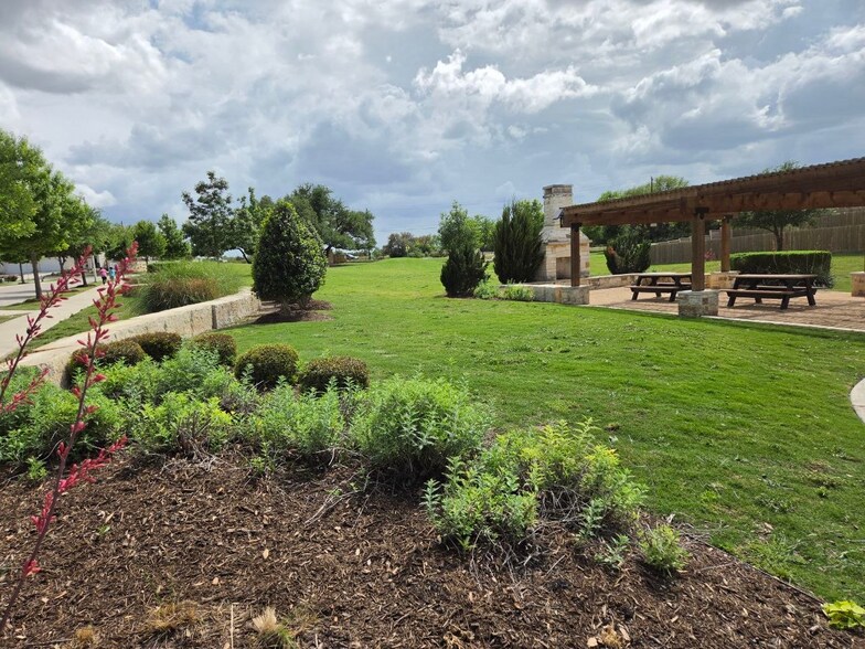 Building Photo - 2316 Calvert Dr