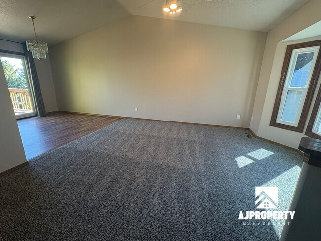 Building Photo - 2208 S Larch Ave