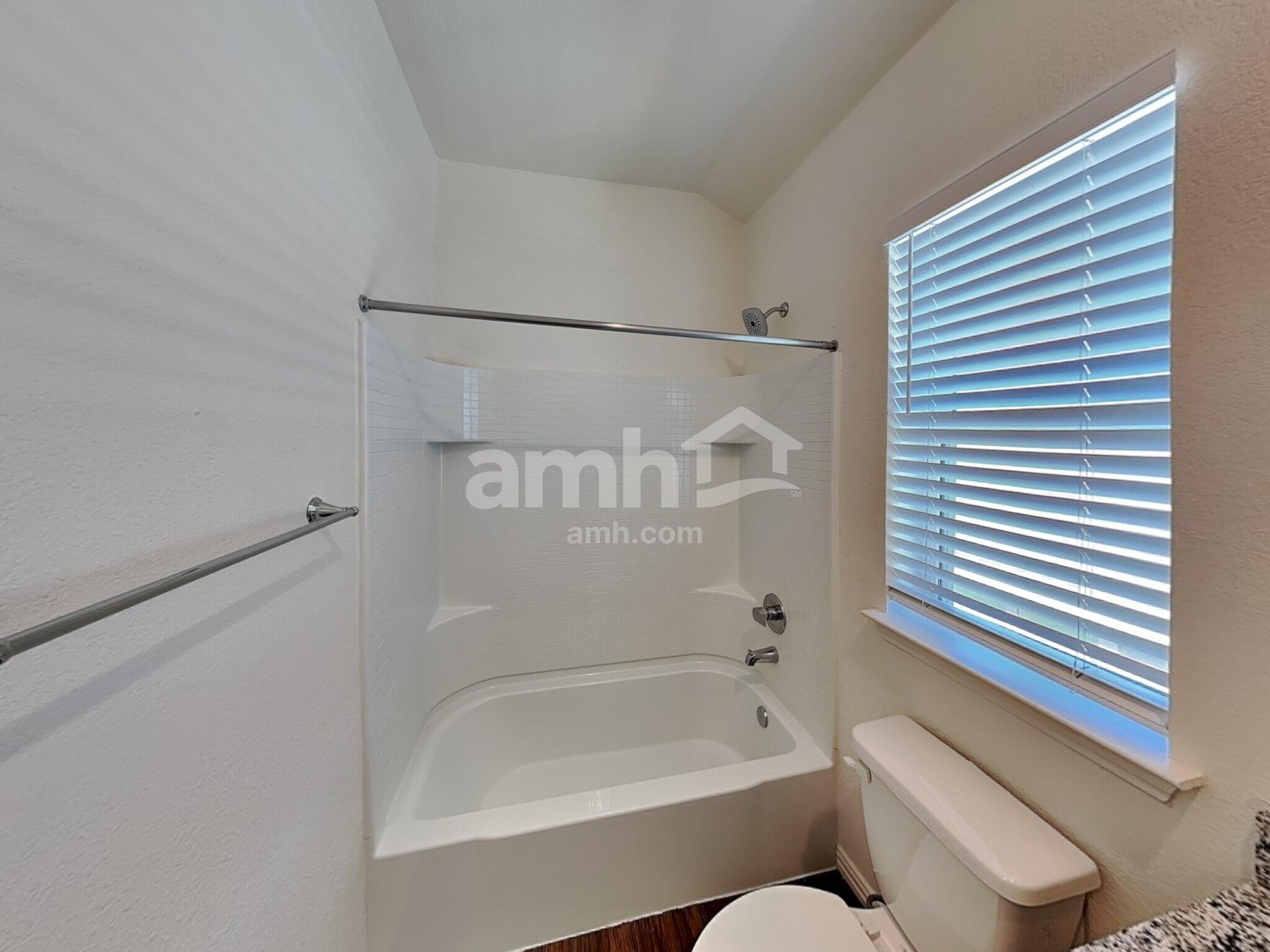 Building Photo - 207 Pebble Creek Run