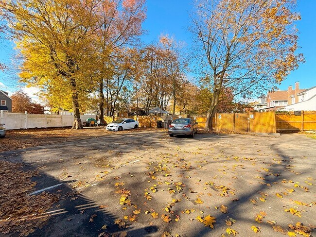 Building Photo - 41 Pond St