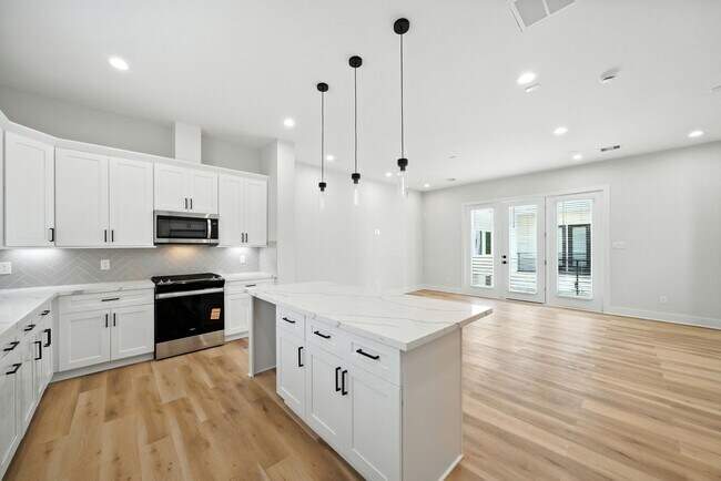 Building Photo - 2306 Hoskins Dr