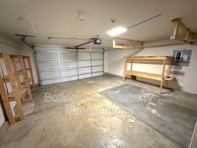 Building Photo - 4133 Robinwood Dr
