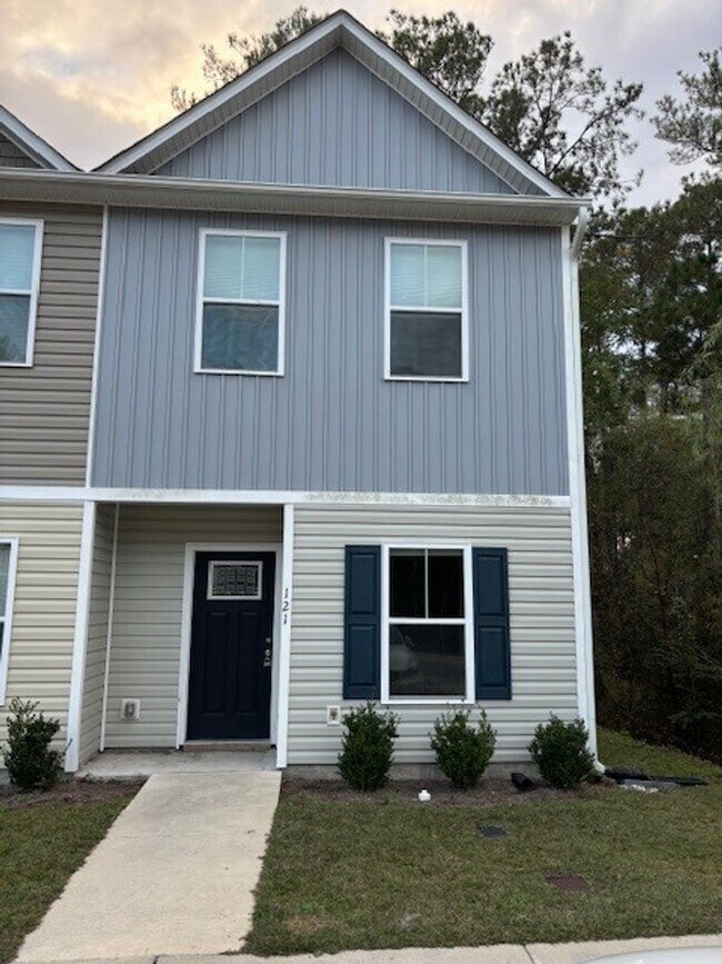 Building Photo - Beautiful 2 bedroom, 2.5 bath townhome Holly Ridge - Buckhorn Community