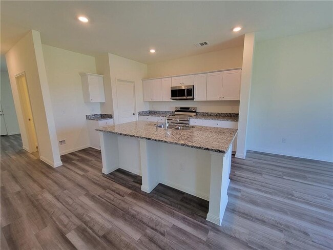 Building Photo - 421 Wren Ln
