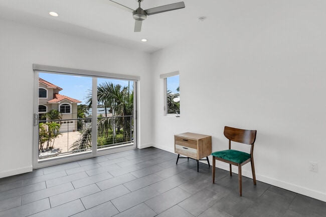 Building Photo - 905 Bay Point Dr