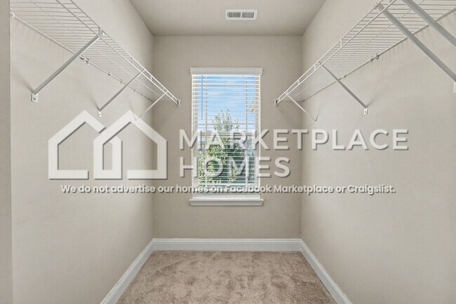 Building Photo - 6121 Hickory Ln Dr