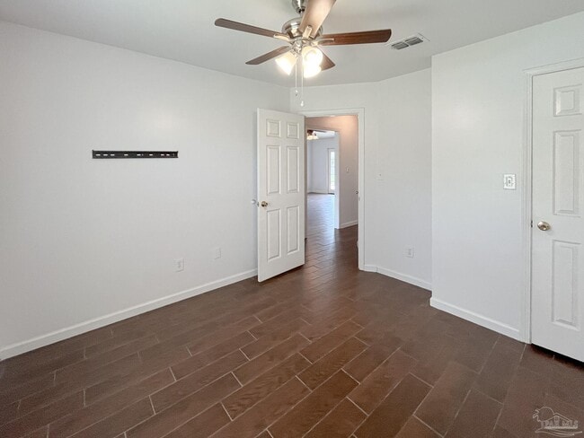 Building Photo - 1304 Pine Hill Cir
