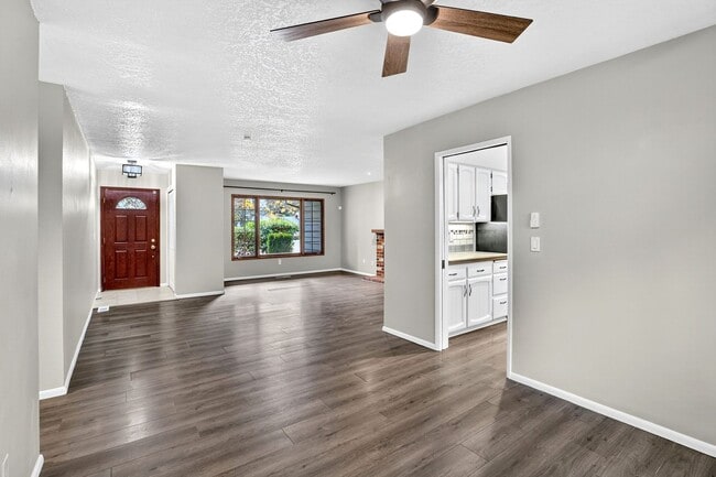 Building Photo - 13525 SW Roan Ct