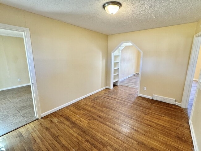 Building Photo - 5502 Santa Monica St