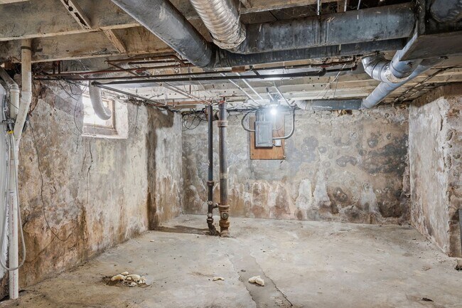 Building Photo - Spacious 4bed 2 bath home in Davenport