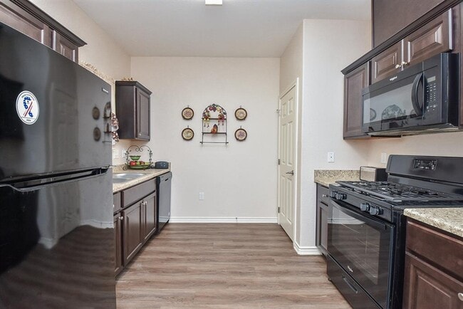 Building Photo - 205 De Koven St