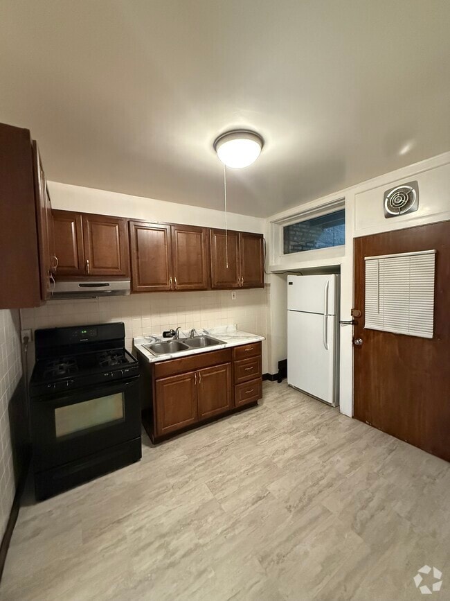Building Photo - 4859 N Kenneth Ave
