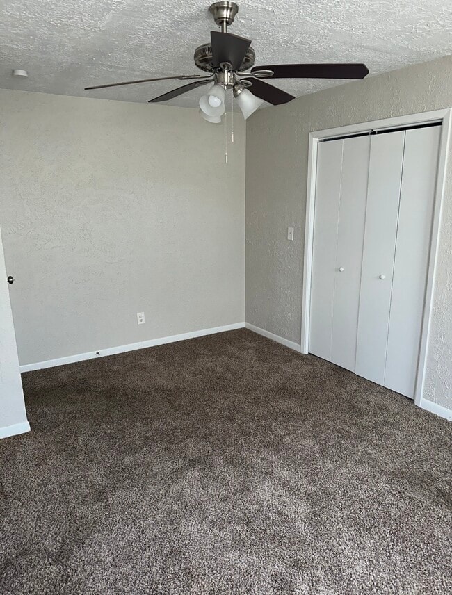 Building Photo - 8 Lanes End