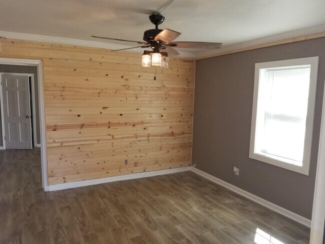 Building Photo - 543 Oliver St NW