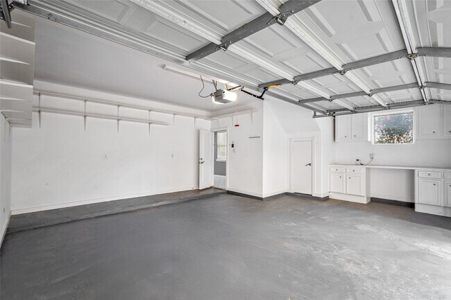 Building Photo - 332 Asbury St
