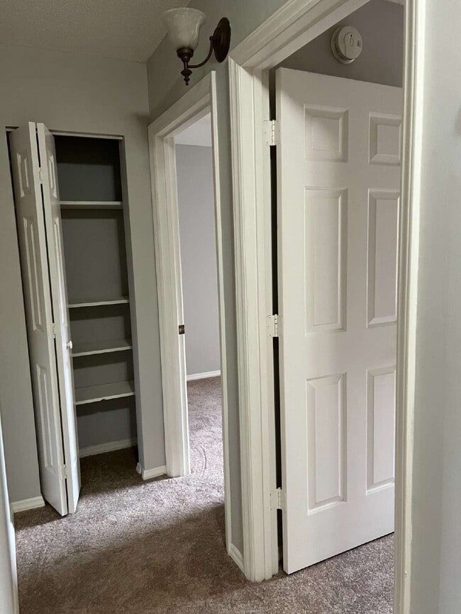 Building Photo - Charming 3 bedroom 2 bath townhome with lots of light and open downstairs. Galley kitchen, lots o...