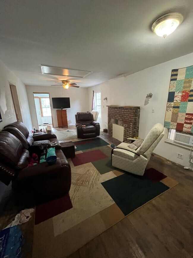 Building Photo - 2411 Edison Ave
