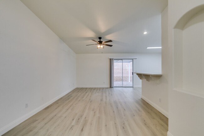 Building Photo - 437 Palegold St