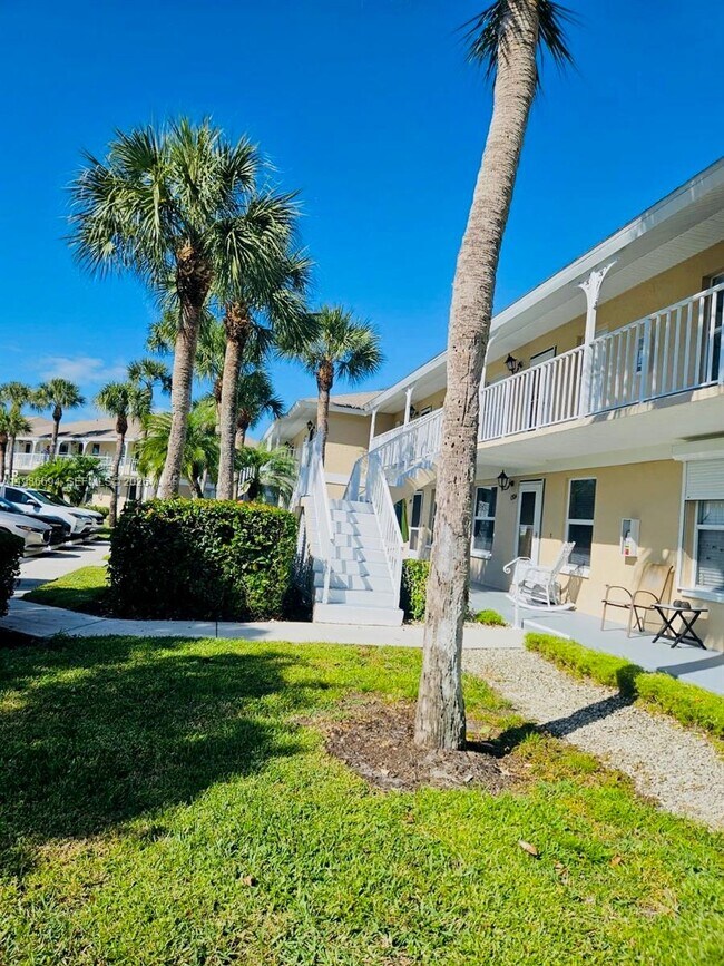 Building Photo - 1335 Mainsail Dr