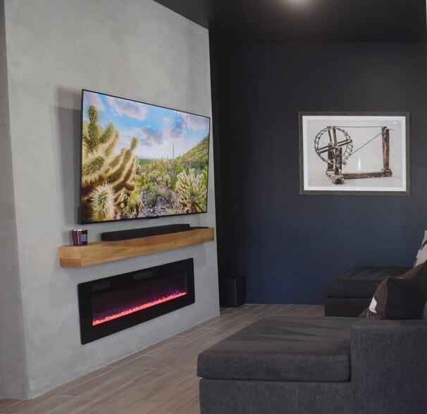 Building Photo - 4864 E Village Dr