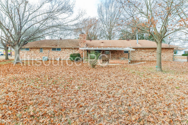 Building Photo - 1008 Walnut St