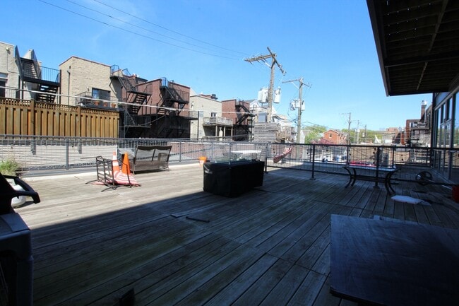 Building Photo - 1540 W Fullerton Ave