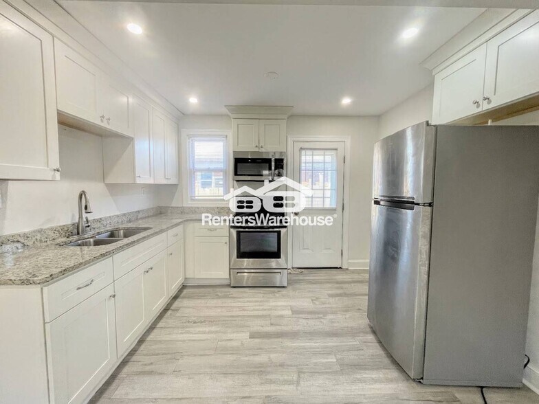 Building Photo - 1375 W Ocean View Ave