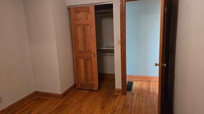 Building Photo - **RIVERFRONT 4-BEDROOM/3-BATH WITH 4-CAR GARAGE, FULL BASEMENT!!**