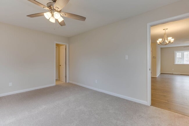 Building Photo - 213 Clemwood Pkwy