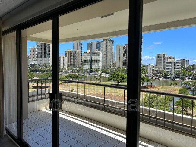 Building Photo - 2333 Kapiolani Blvd